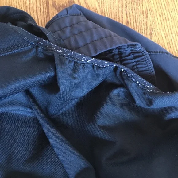 Lululemon Hotty Hot Short High Rise 2.5 inch inseam Black Size 10 - Picture 6 of 6